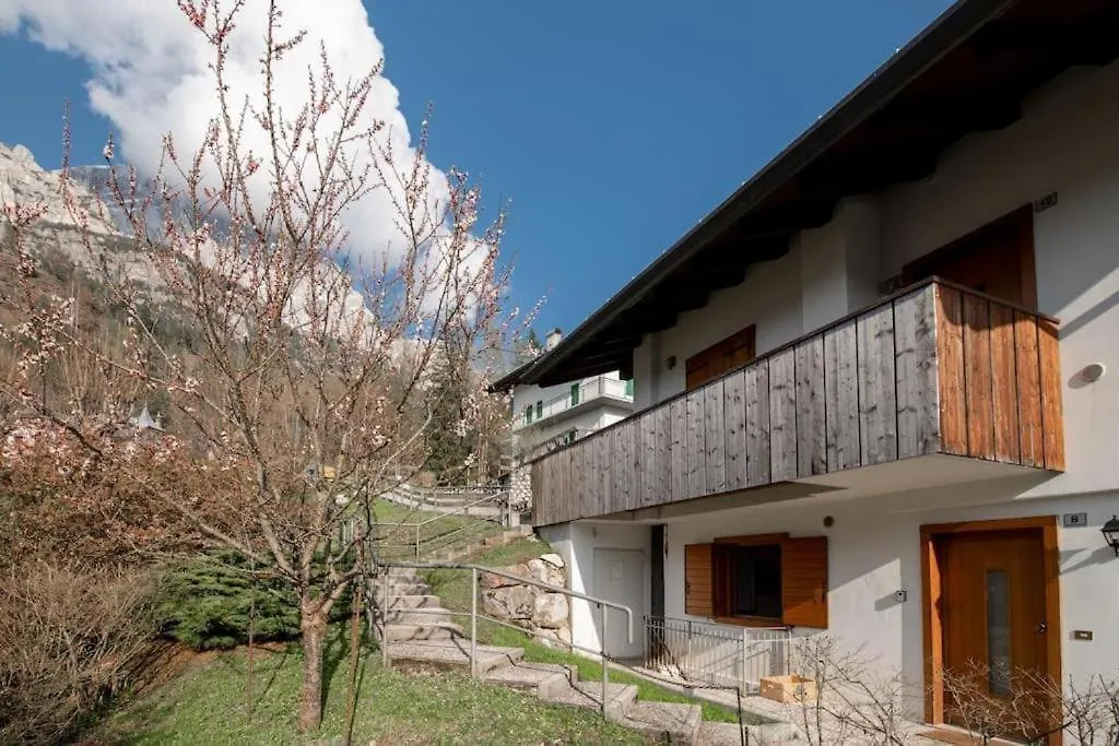Mountain Bliss Retreat-15 Min From Cortina Apartment Borca di Cadore Italy